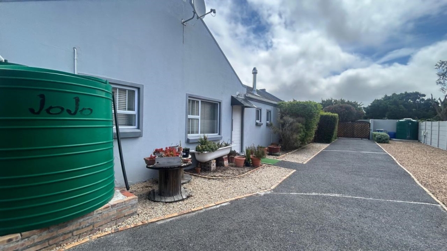 To Let 3 Bedroom Property for Rent in Capri Western Cape